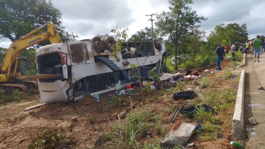 VÍDEO: Motorista e empresários são indiciados por mortes em acidente de ônibus clandestino que matou sete na BR-135