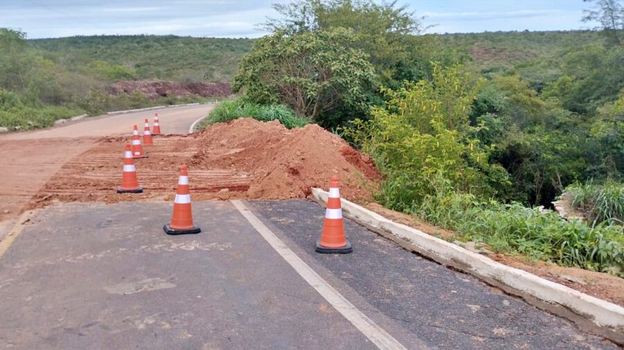 DER inicia reparos na PI-392 entre Bom Jesus e Currais e em outras Rodovias após chuvas
