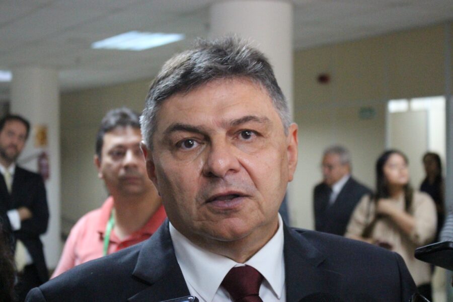 TCE-PI alerta: contratar de bandas com dinheiro público pode ser improbidade, diz Kennedy Barros