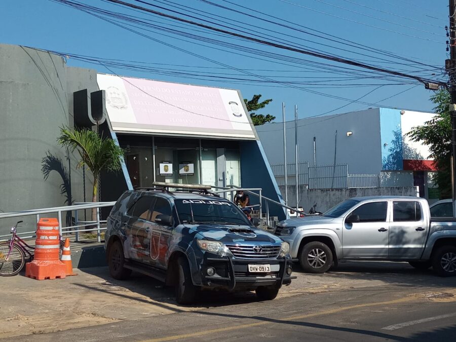 Jovem é morto a tiros em campo de futebol em Floriano