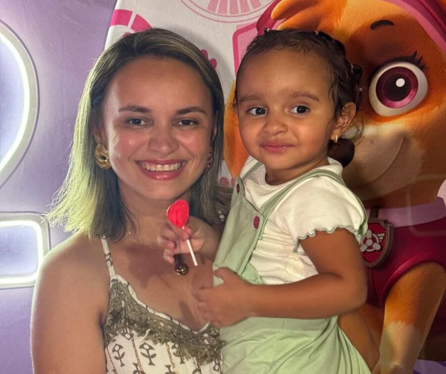 Criança de dois anos morre eletrocutada em Floriano após acidente de carro