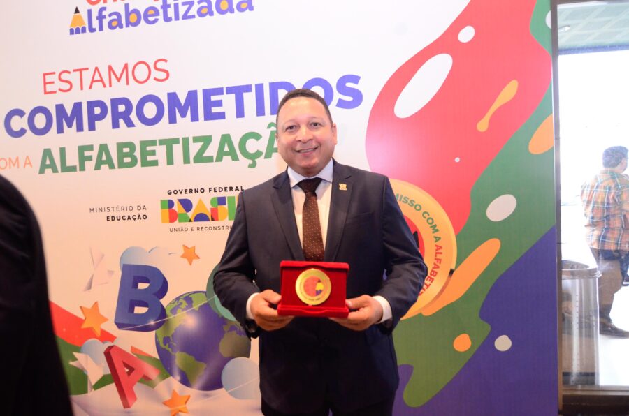 Alvorada do Gurguéia recebe Selo Ouro de Compromisso com a Alfabetização