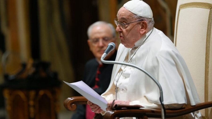Internado, papa Francisco tem próximos compromissos cancelados pelo Vaticano