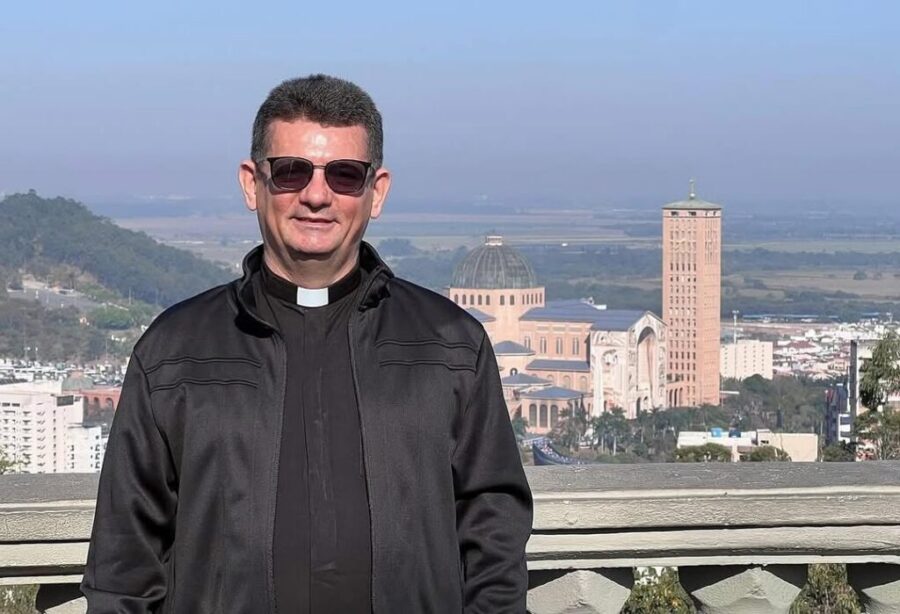 Padre sofre AVC antes de celebrar missa em Oeiras e é internado em Teresina