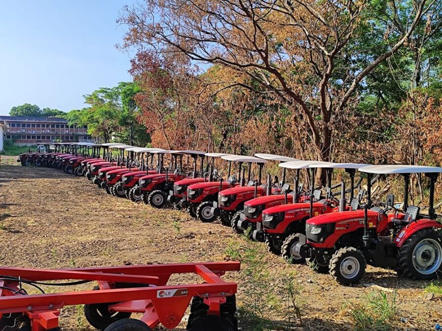 SAF entrega tratores para agricultores familiares de 12 municípios na segunda (10)