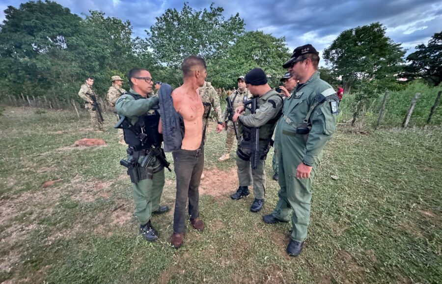 Polícia Militar prende suspeito de matar mulher grávida e filhos em Paquetá do Piauí; vídeo da prisão