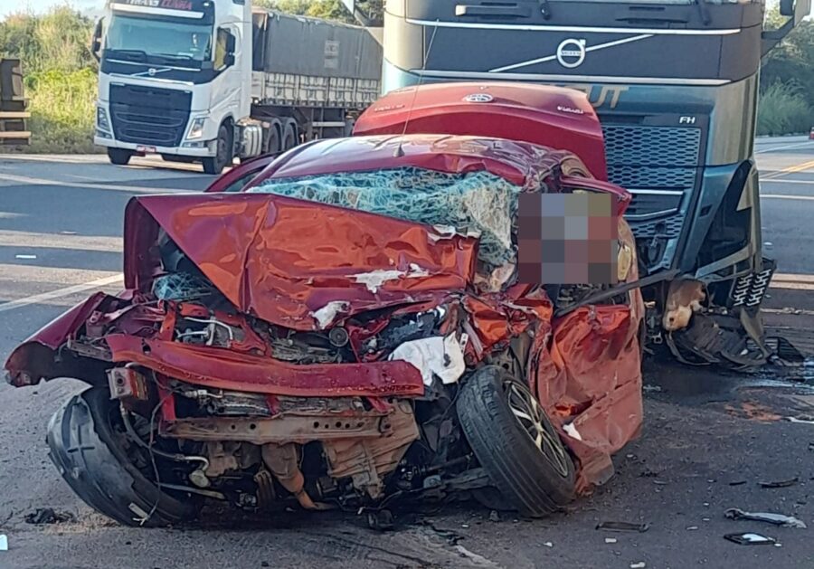 Mulher morre após colisão frontal na BR-135, em Redenção do Gurguéia