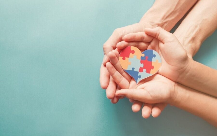 Pessoas com autismo podem receber descontos de até 65% na conta de luz por meio da Tarifa Social