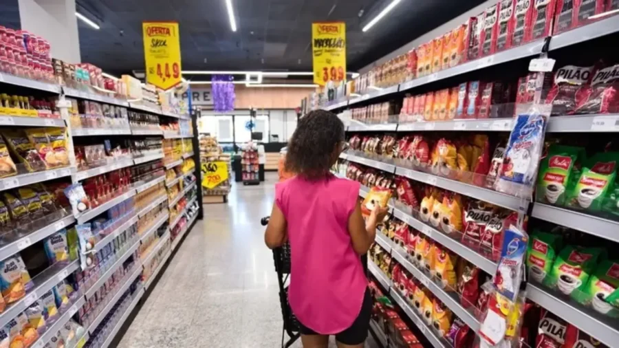 Pesquisa: para 73,7%, preços aumentaram nos supermercados durante o governo Lula