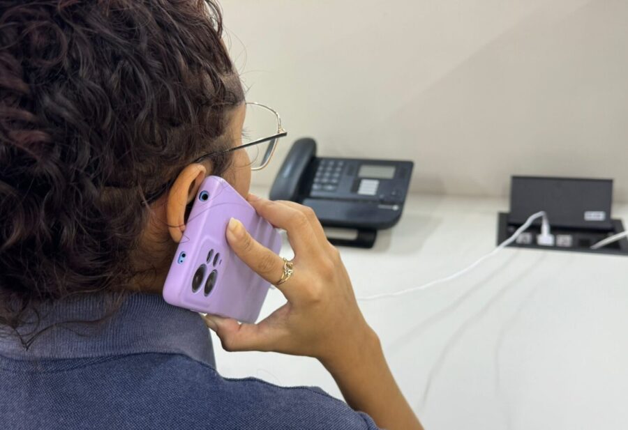 Equatorial Piauí orienta a população sobre riscos e perigos do uso de aparelhos celulares conectados à tomada