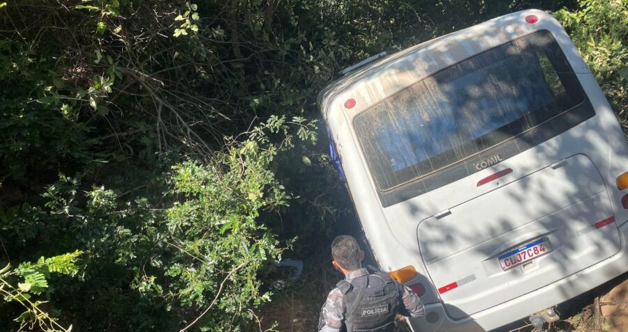 Motorista morre e romeiros ficam feridos em acidente com micro-ônibus no Piauí
