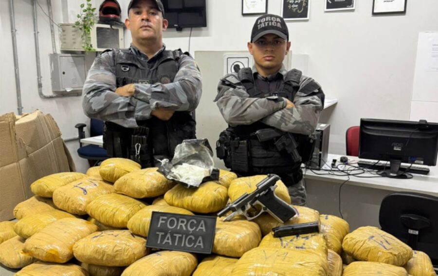 Policiais flagram 70 pacotes de maconha em casa no Sul do Piauí; dois suspeitos são presos