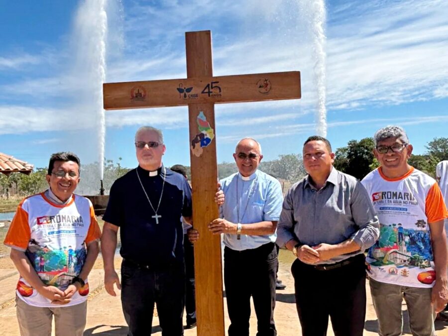 Cruz Peregrina da 16ª Romaria da Terra e da Água é Recebida com Celebração em Alvorada do Gurgueia