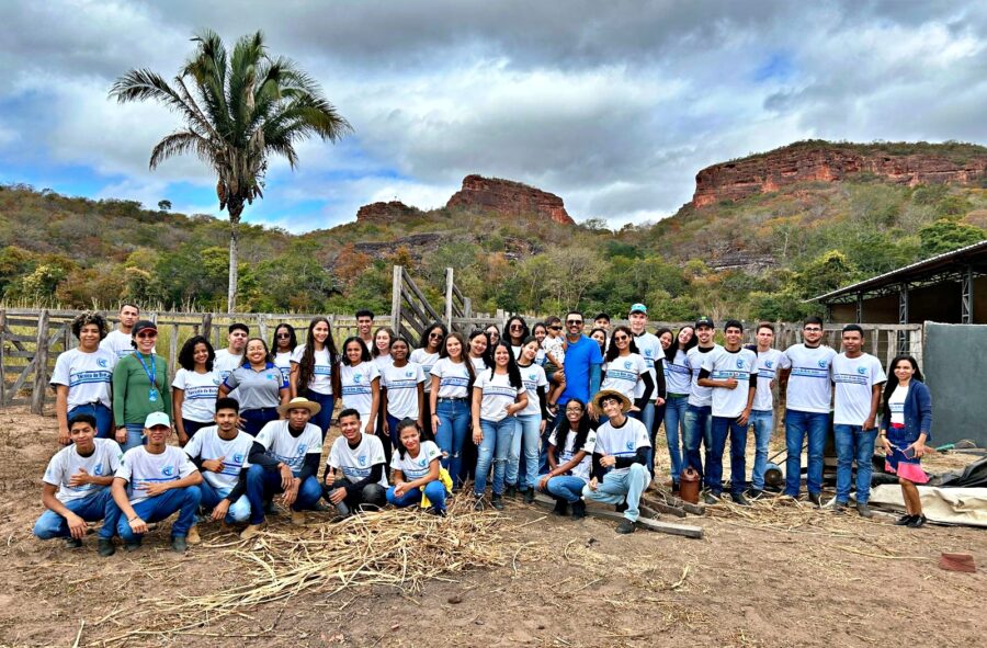 Estudantes do CTBJ participam de visita técnica sobre vacinação de bovinos em Palmeira do Piauí