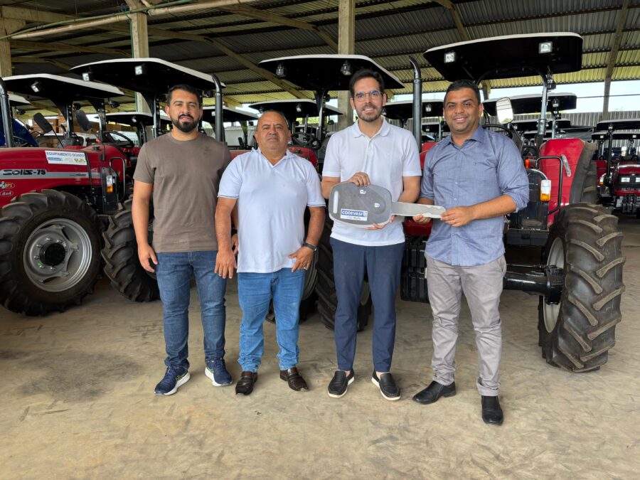 Redenção do Gurguéia recebe trator agrícola por meio de emenda do deputado Marcos Aurélio