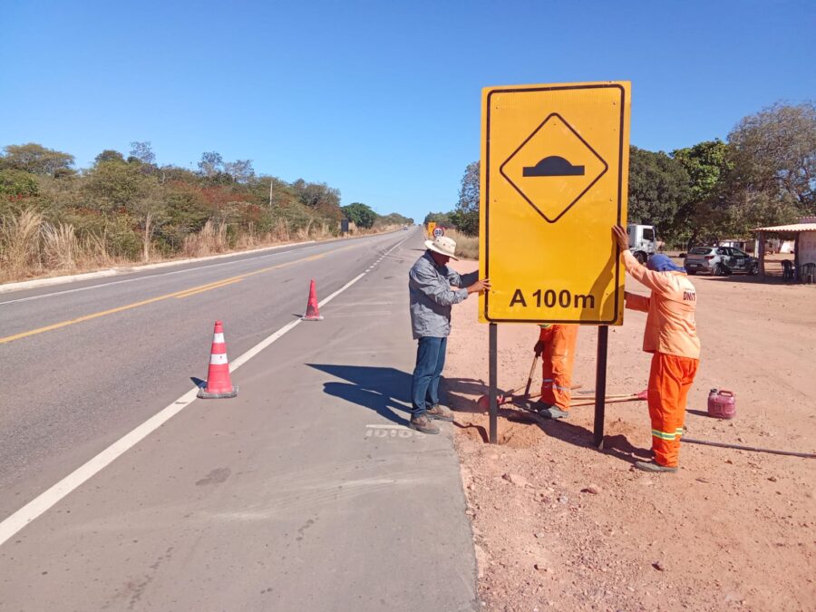 DNIT atende solicitação da comunidade Estiva e inicia construção de quebra-molas na BR-135