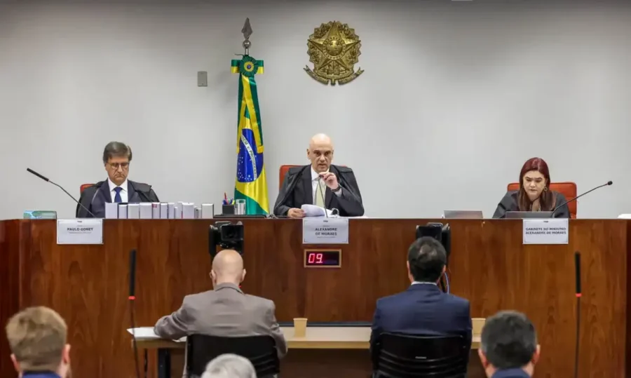 AO VIVO: Alexandre de Moraes interroga Ex-presidente Bolsonaro