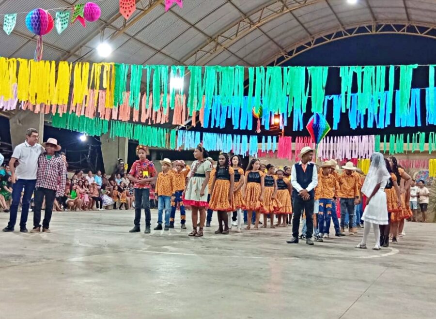 Alegria, cultura e tradição marcaram o Arraiá da Escola João Nepomuceno, na comunidade Cajazeiras
