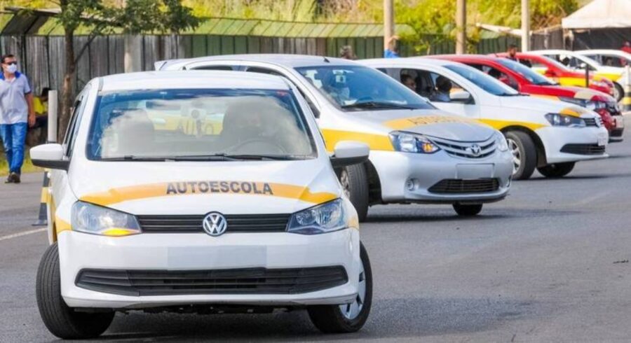 Governo quer acabar com a obrigatoriedade de aulas em autoescolas para tirar a CNH; "Fim da Autoescola?"