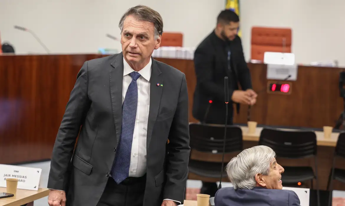 Jair Bolsonaro é alvo de operação da PF e usará tornozeleira eletrônica