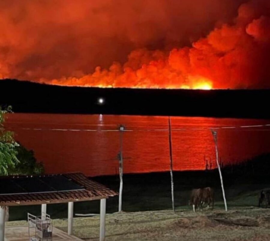 Incêndio florestal atinge 80km² e força evacuação de comunidades em Pavussu