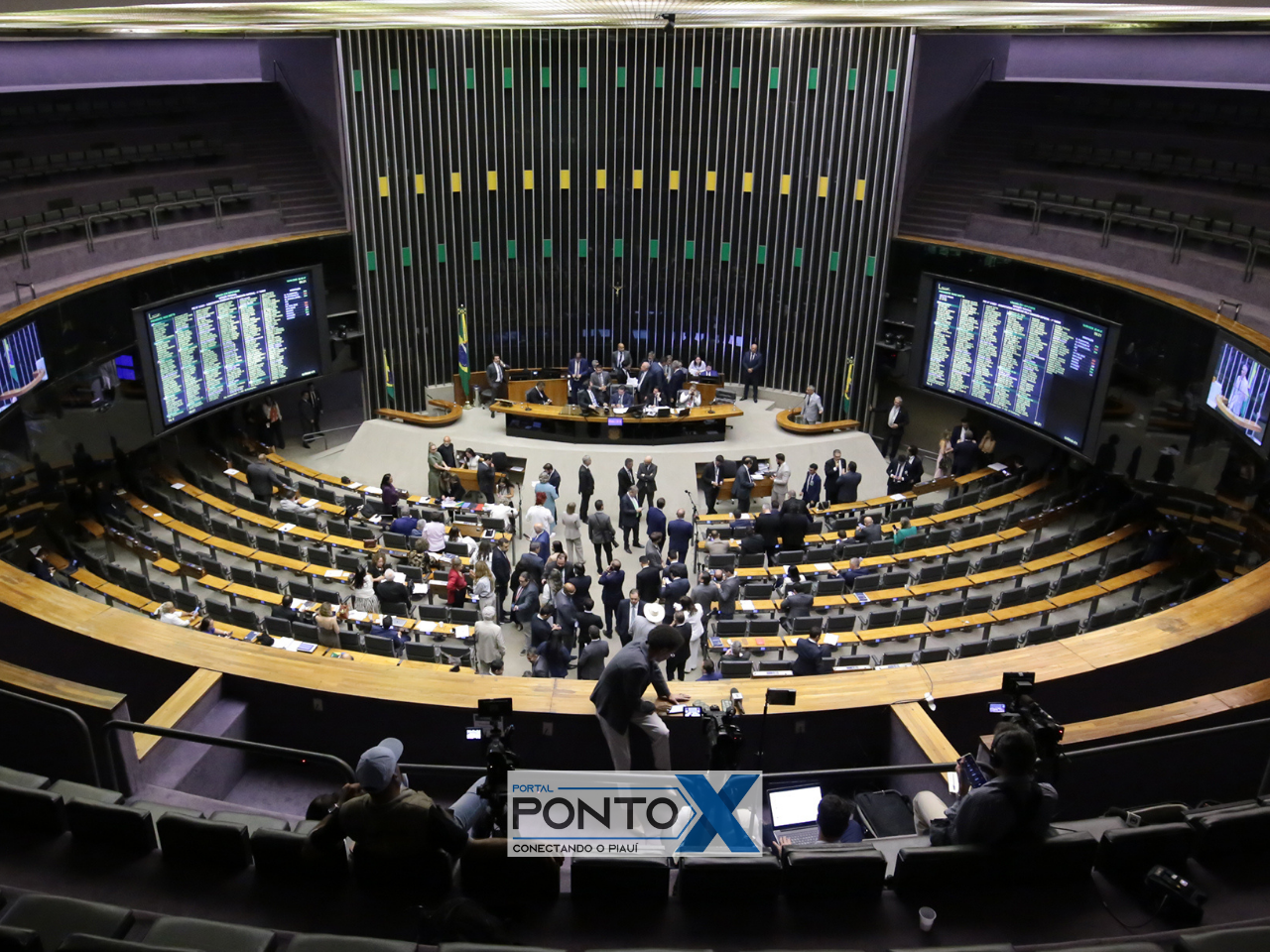 PEC da Blindagem expõe união de direita e esquerda em torno de interesses próprios