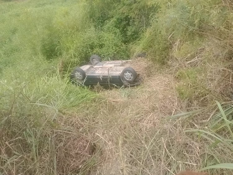 Criança sobrevive por dias ao lado dos pais mortos em acidente em rodovia de PE