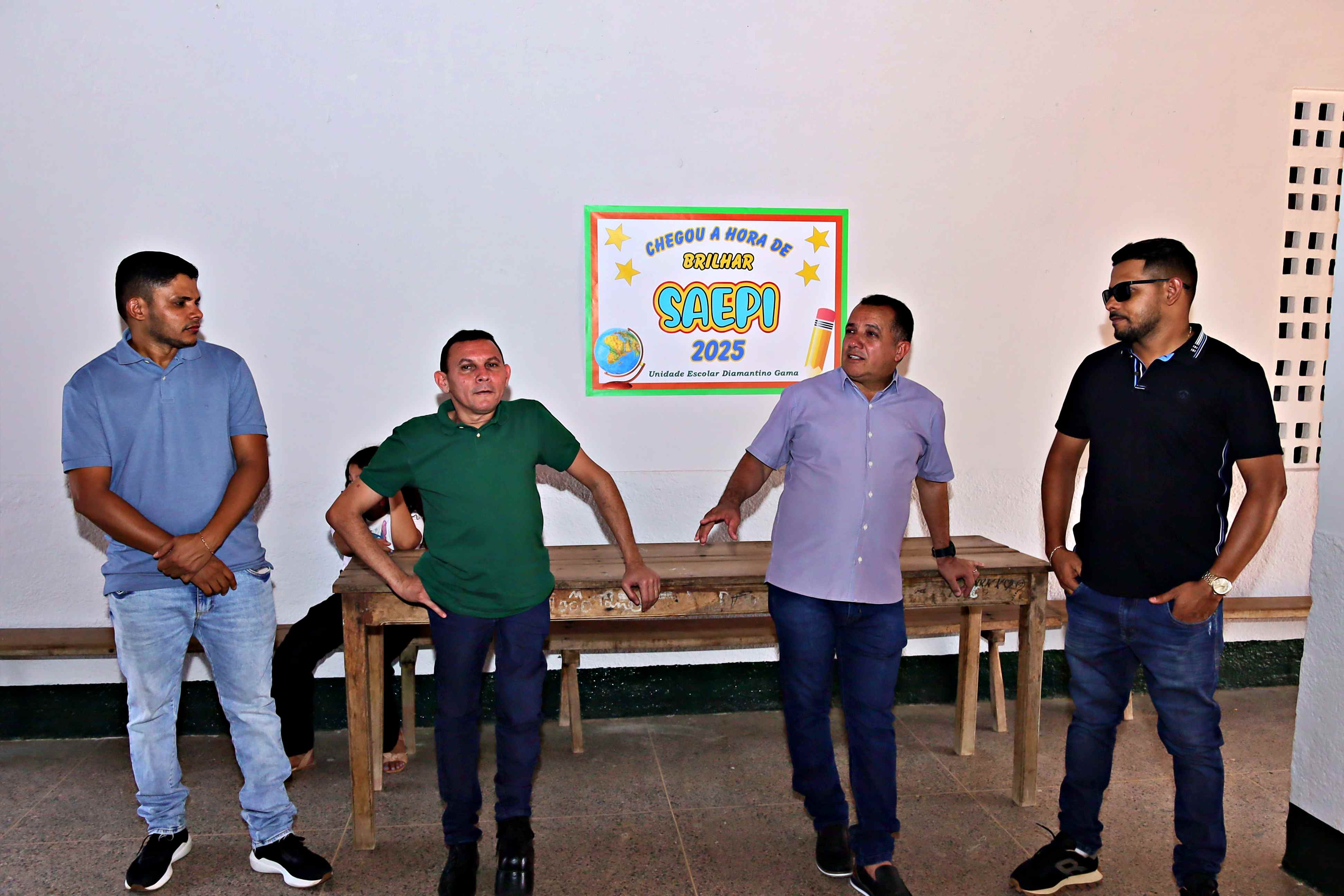 Prefeito Flávio José Alves visita obras da Escola Estadual Diamantino Gama em Avelino Lopes