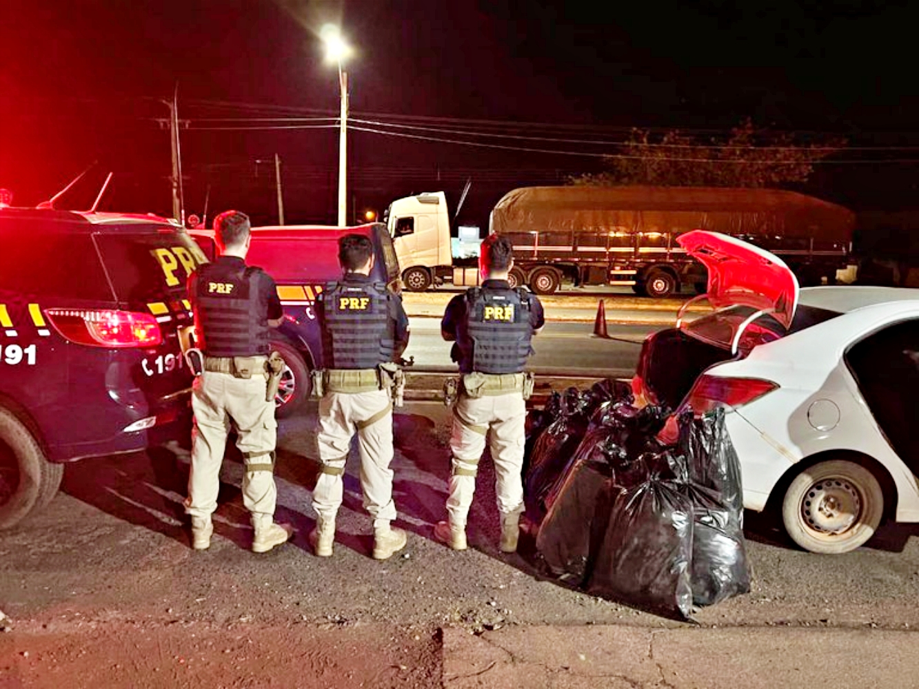 PRF apreende quase 100 kg de maconha durante fiscalização no Sul do Piauí