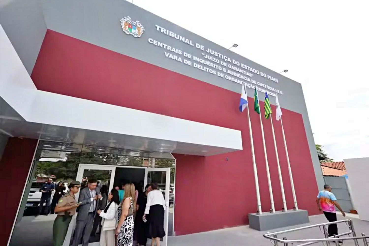 Advogados e servidora do Governo do Piauí são presos por suspeita de dossiês falsos para coagir juízes em processos agrários