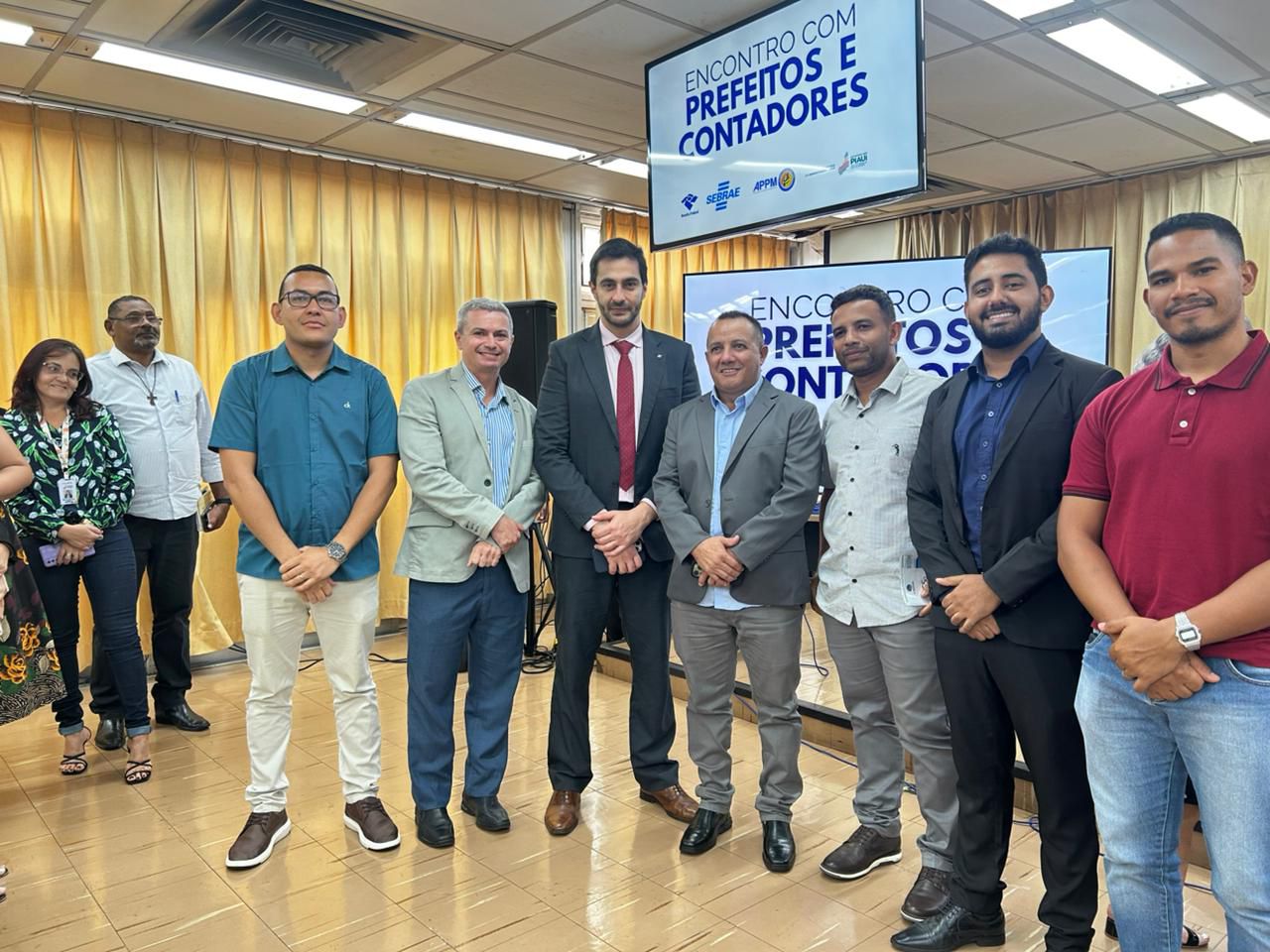 Prefeito Flávio José e equipe participam de capacitação sobre modernização da gestão fiscal em Avelino Lopes