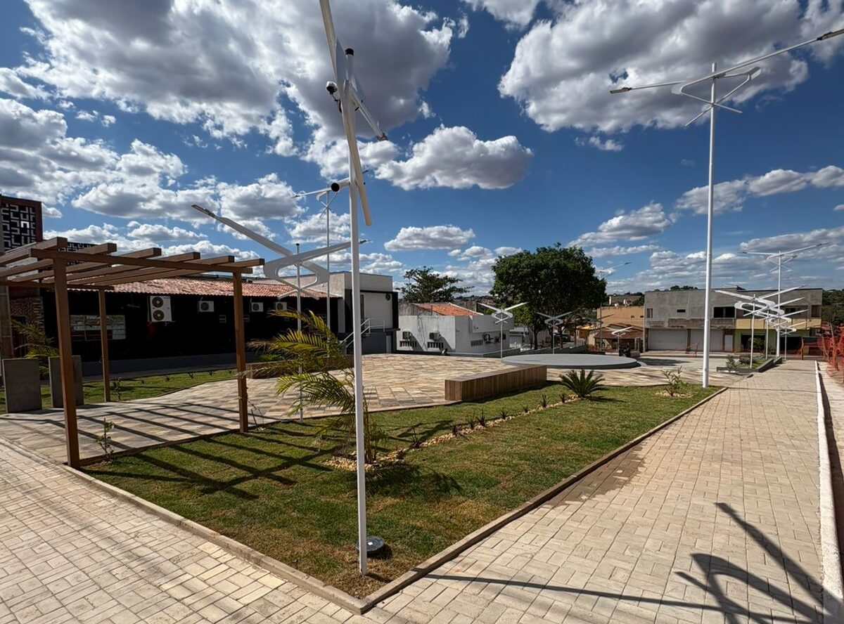 Governo inaugura praça cultural no município de Bom Jesus