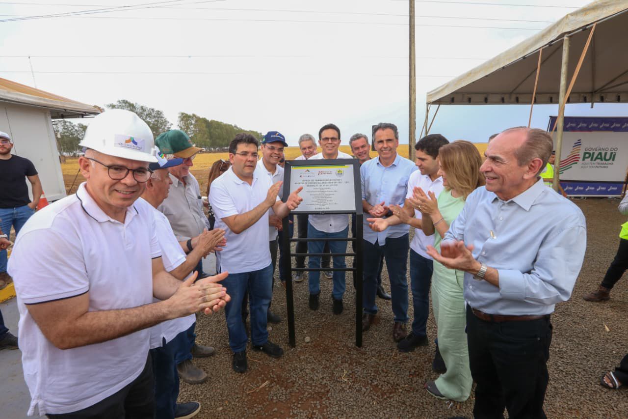 Em Uruçuí, governador visita obras de rodovia que interliga quatro municípios e autoriza construção de novo trecho da PI-391