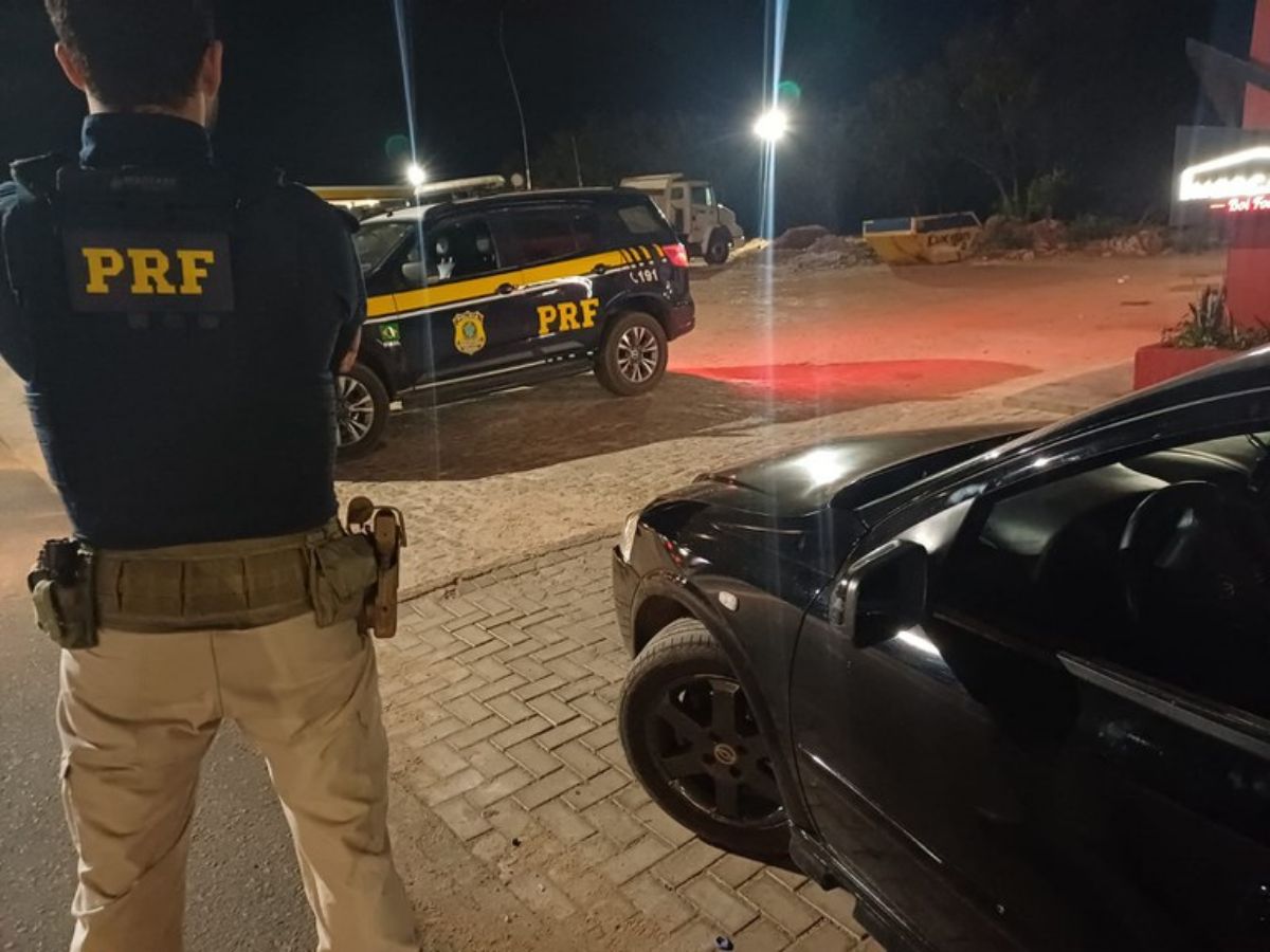 Veículo furtado em Brasília é apreendido pela PRF em Bom Jesus, Sul do PI