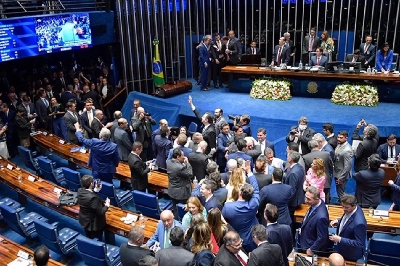 Senado aprova PL da adultização e reforça proteção de menores na internet