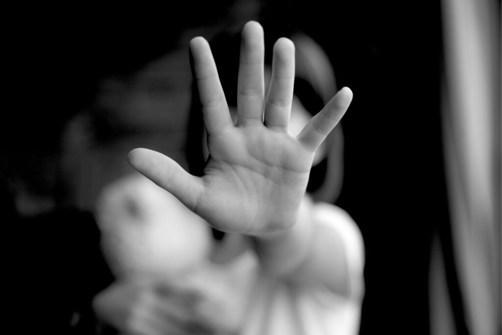 Padrasto é condenado a 72 anos de prisão por estuprar enteada em Manoel Emídio; mãe da vítima pega 60 anos