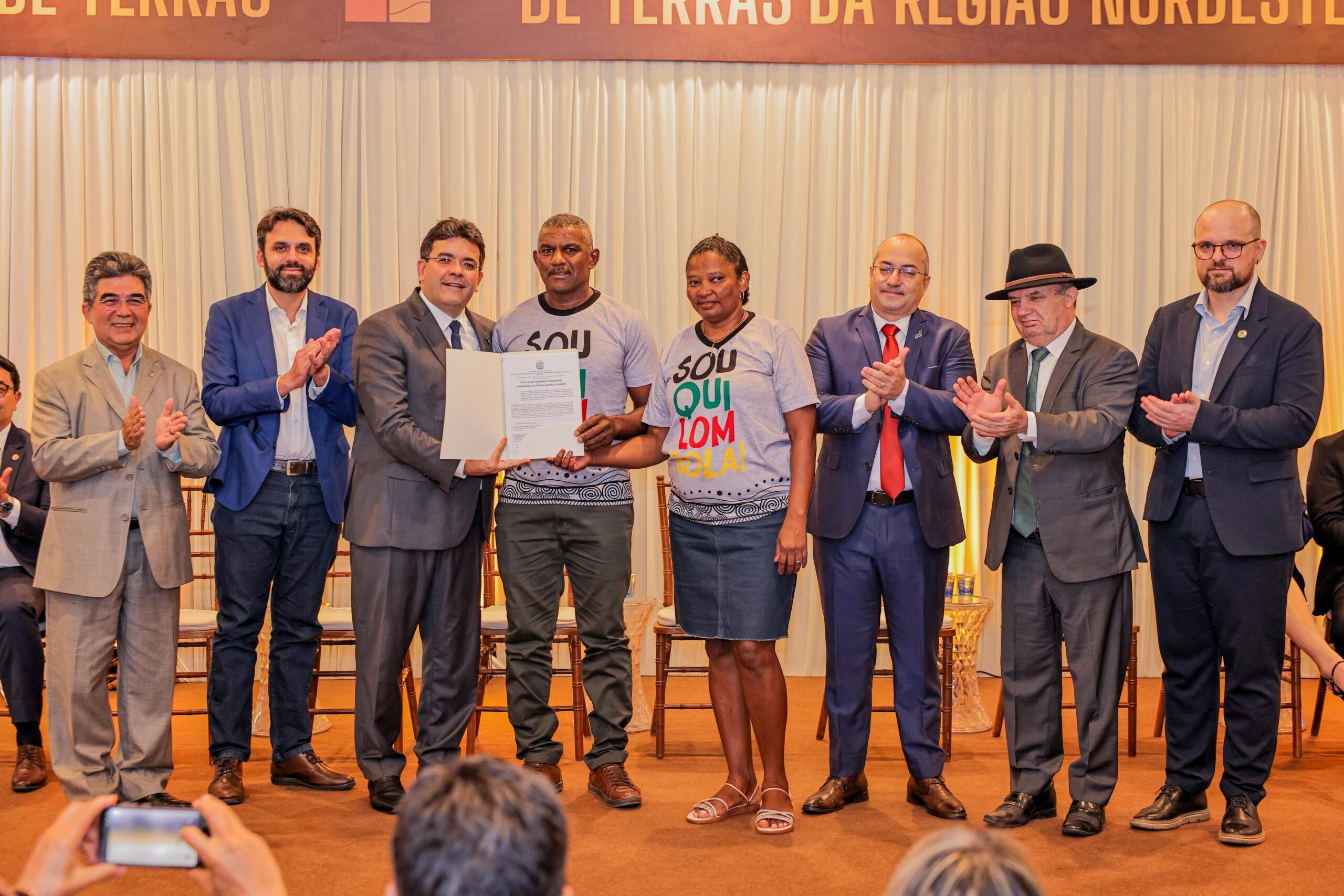 Rafael Fonteles entrega 131 novos títulos de terra e celebra marca de 100 mil concessões