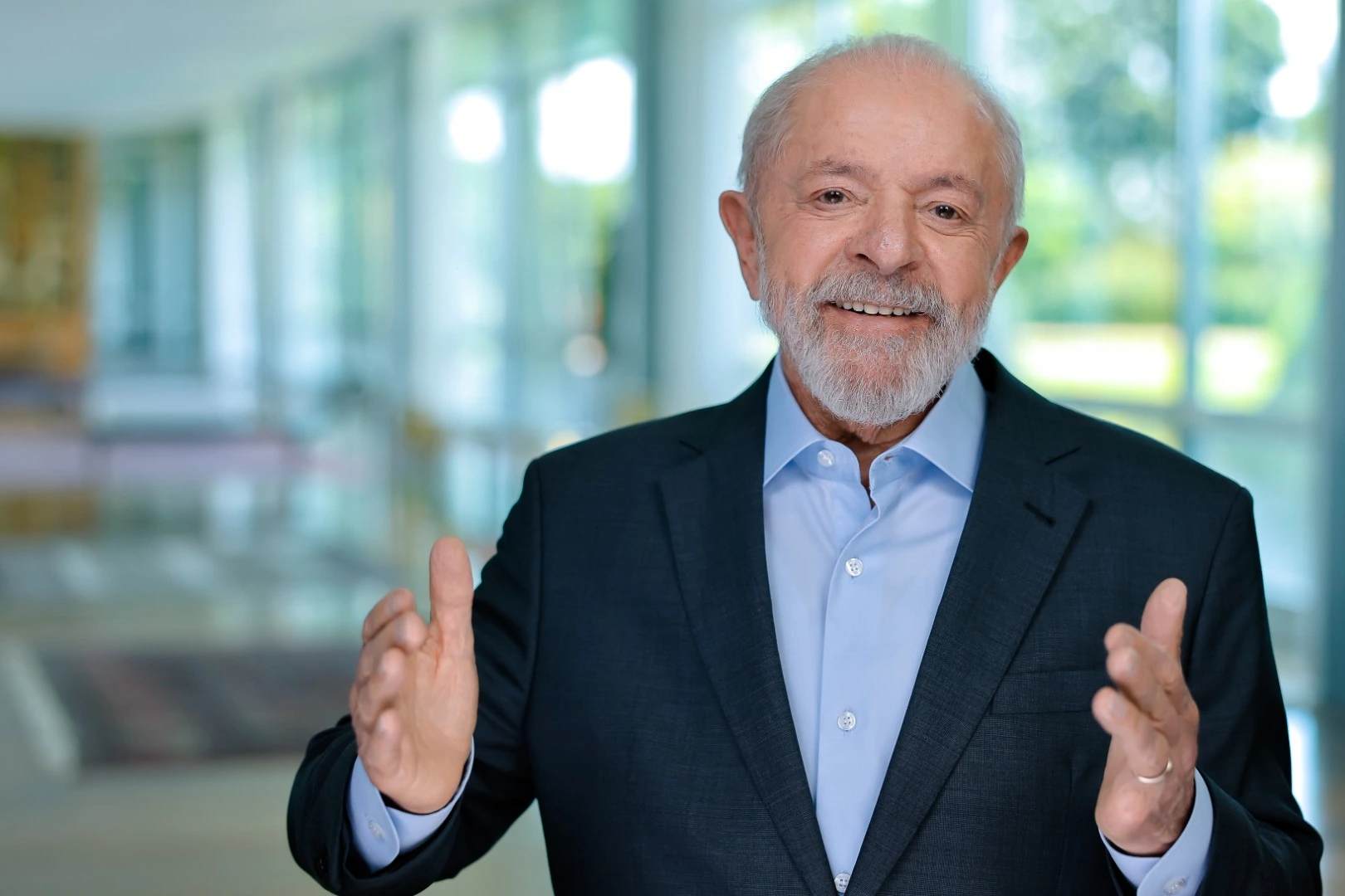Lula reafirma regulação das redes sociais e diz que medida será aprovada "doa a quem doer"