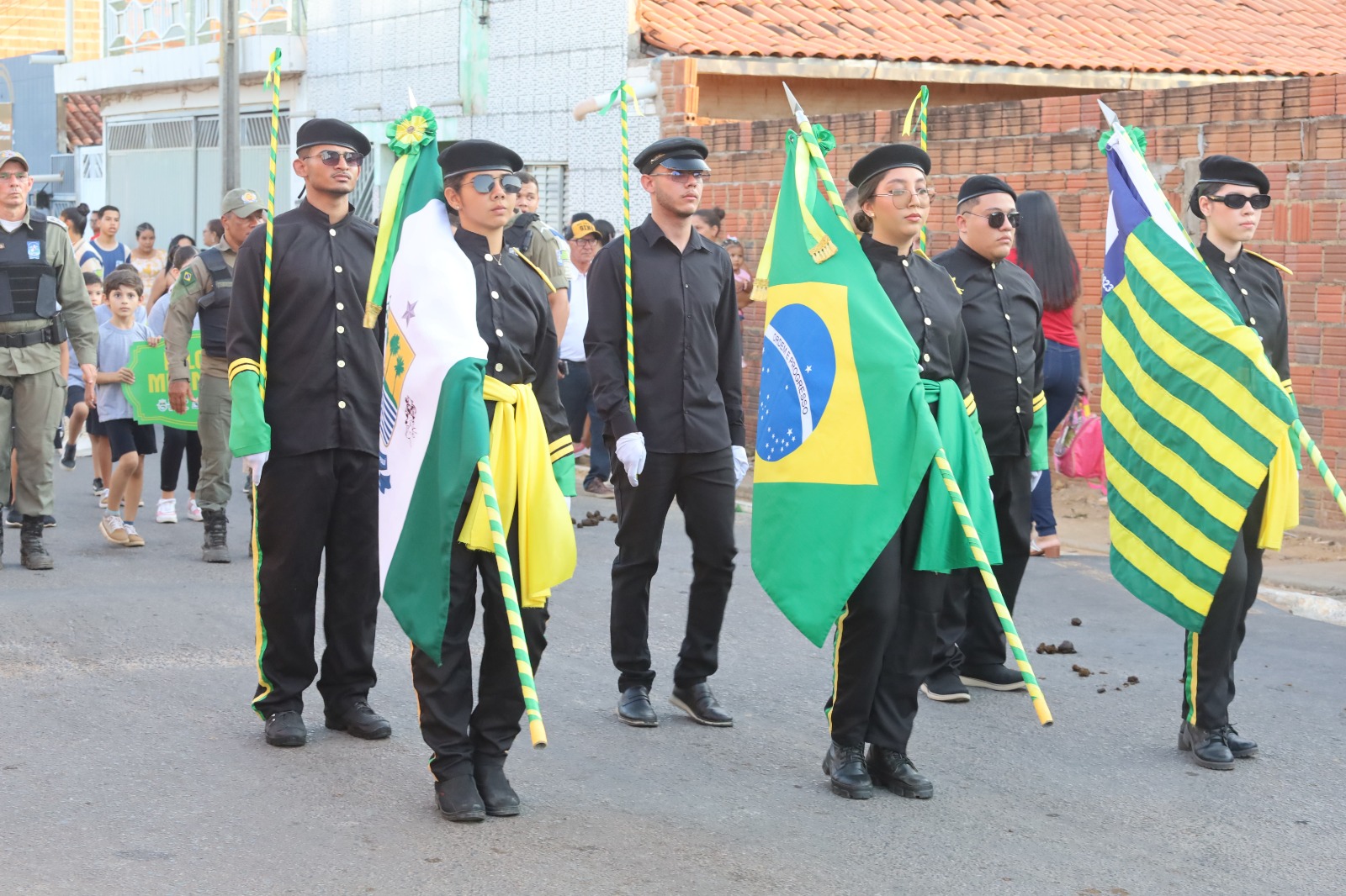 Prefeitura de Avelino Lopes realiza grandioso desfile cívico de 7 de Setembro