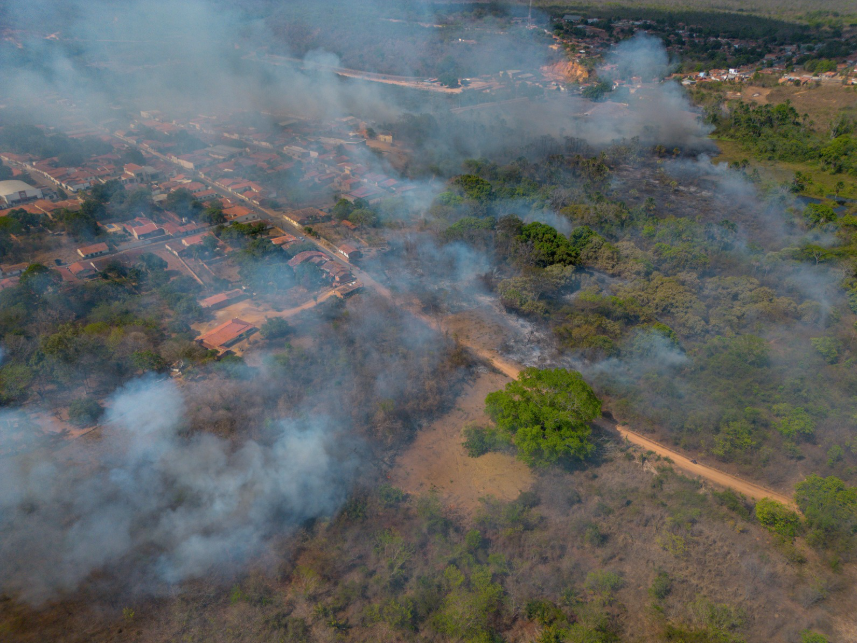 Incêndio de grandes proporções mobiliza cidade de Ribeiro Gonçalves e levanta suspeita de ação criminosa