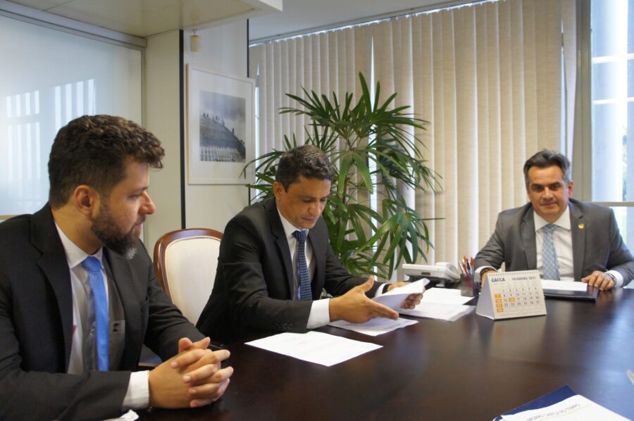 Prefeito Josué Alves participa de reunião com senador Ciro