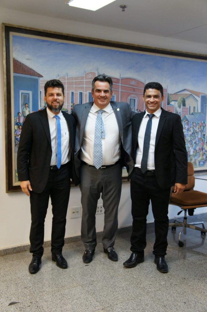 Prefeito Josué Alves participa de reunião com senador Ciro