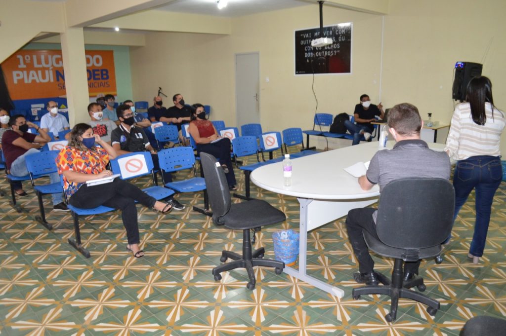 Foto: Reunião Secretaria de saúde de Bom Jesus e Vigilância Sanitária. Decreto e novas medidas de combate a covid-19 (Portal Ponto X)