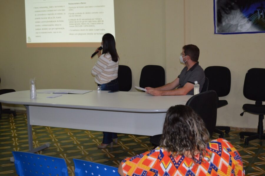 Foto: Reunião Secretaria de saúde de Bom Jesus e Vigilância Sanitária. Decreto e novas medidas de combate a covid-19 (Portal Ponto X)