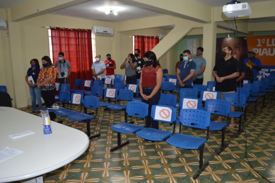 Foto: Reunião Secretaria de saúde de Bom Jesus e Vigilância Sanitária. Decreto e novas medidas de combate a covid-19 (Portal Ponto X)