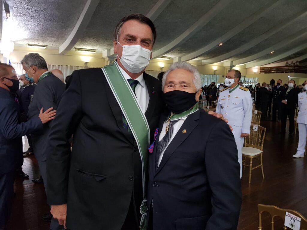 Senador Elamano Ferrer em solenidade com Bolsonaro