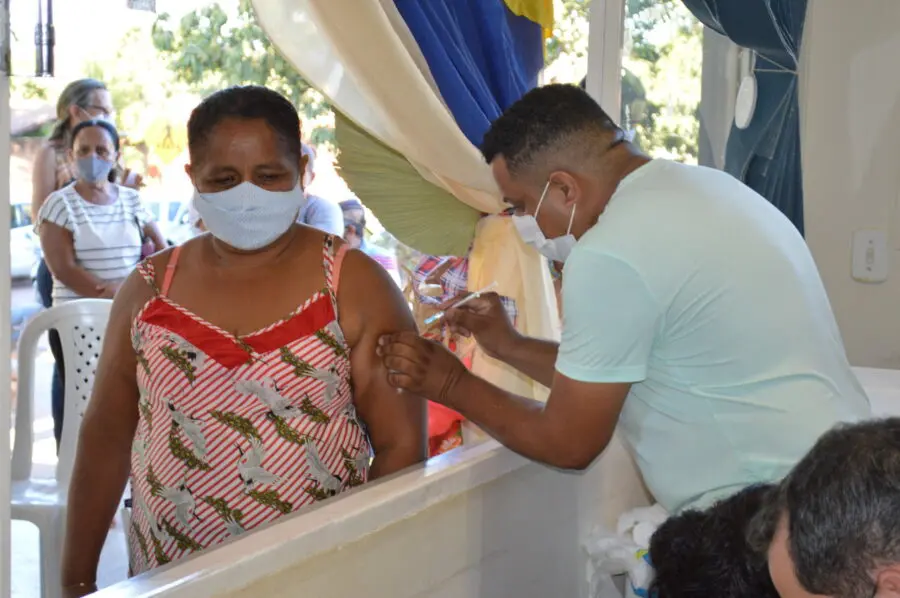 Campanha de vacinação contra a Covid-19 em Bom Jesus-PI (Foto: Portal Ponto X)