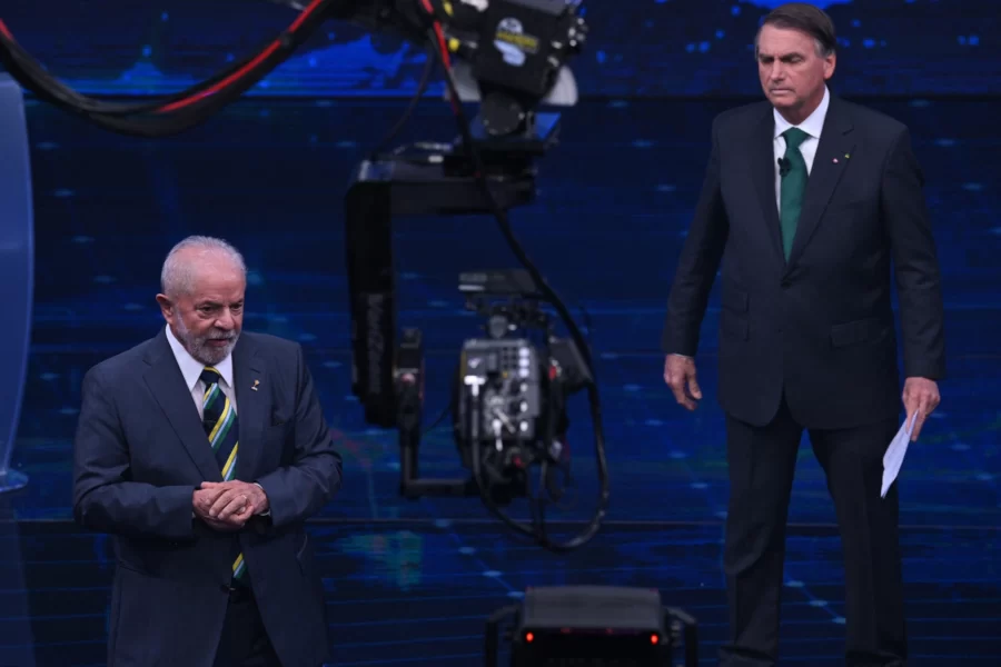 Os presidenciáveis Lula e Bolsonaro no debate da Band - Nelson Almeida/AFP
