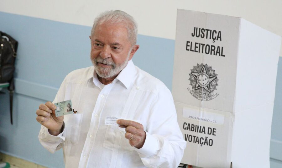 Lula vota em São Bernardo do Campo. (Foto: Rovena Rosa/Agência Brasil)