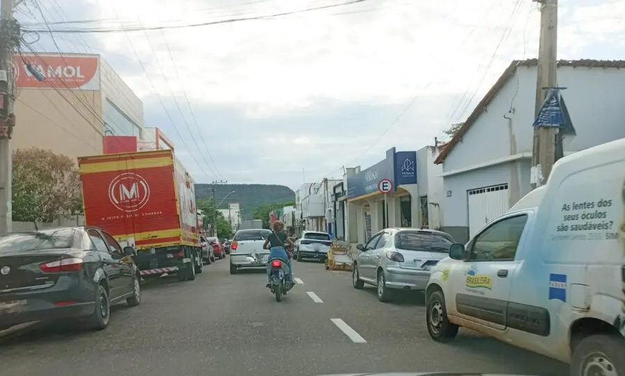 Motoristas e motociclistas não respeitam sinalização de trânsito em Bom  Jesus, Sul do PI – Portal Ponto X